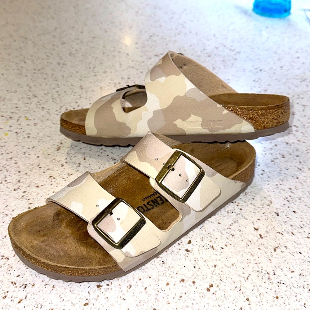 Birkenstock Arizona Sz 39 Cream/Beige Camouflage straps. Like New Sz 8.5/9